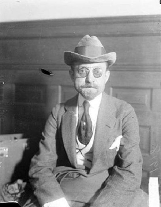 هؤلاء هم اشهر النصابين في التاريخ.. تعرف عليهم بالصورة والكلمة صورة رقم 3