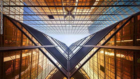 بالصور.. شاهد كيف تتكلم عمارات هونغ كونغ بلغة مختلفة عند تصويرها صورة رقم 10