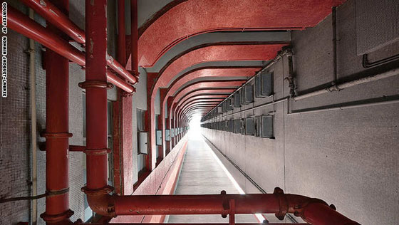 بالصور.. شاهد كيف تتكلم عمارات هونغ كونغ بلغة مختلفة عند تصويرها صورة رقم 4