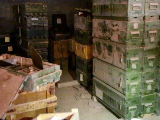 بالصور: غنائم داعش من مطار الطبقة.. بينها اسلحة متوسطة وطائرة سوخوي صورة رقم 8