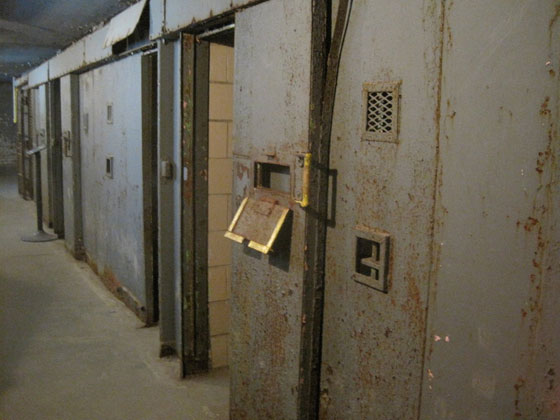 بالصورة والكلمة.. طرائق واساليب اجرامية في غرف التحقيق صورة رقم 6