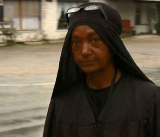 المرأة الشبح.. تثير فضول الامريكيين بسيرها وحيدة مسافات طويلة صورة رقم 1