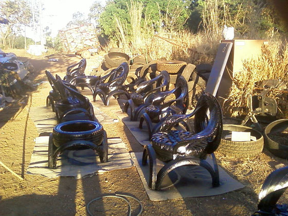  صور فنان برازيلي يصمم اثاثا فاخرا مصنوعا من اطارات سيارات قديمة! صورة رقم 6