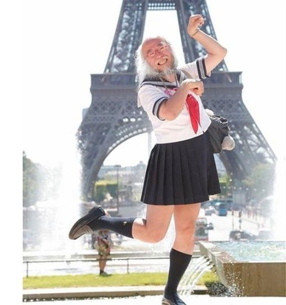 بالصور.. ملابس المراهقات تبهر يابانيا فيرتديها ويتجول في الشوارع صورة رقم 2