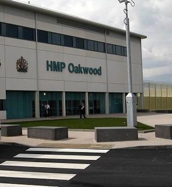 سجينات يخلع الملابسن احتجاجا على تقليص الملابس الداخلية  صورة رقم 1