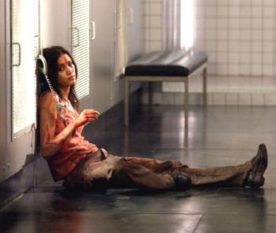 3 شابات فرنسيات يكبلن صديقتهن ويعتدين عليها لانها تلفت نظر الشباب صورة رقم 1