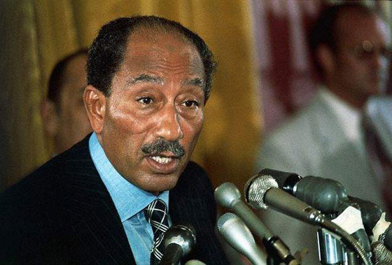  شبيه السادات يستعيد لحظات ظهوره الاول في ميدان التحرير صورة رقم 14