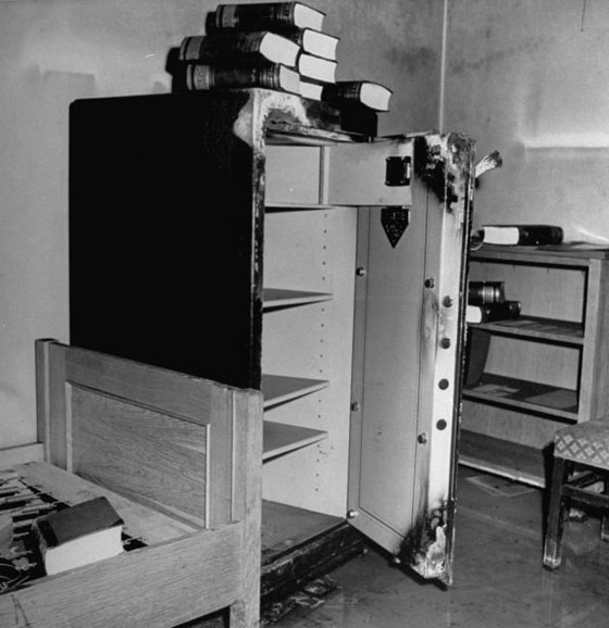 بالصور.. هنا في هذا المخبأ قضى هتلر لحظات حياته الاخيرة صورة رقم 4