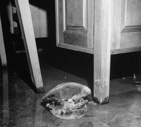 بالصور.. هنا في هذا المخبأ قضى هتلر لحظات حياته الاخيرة صورة رقم 9