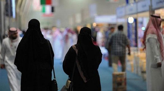  فتاة سعودية هاجمت رجال الهيئة بالحذاء ووصفتهم بـ