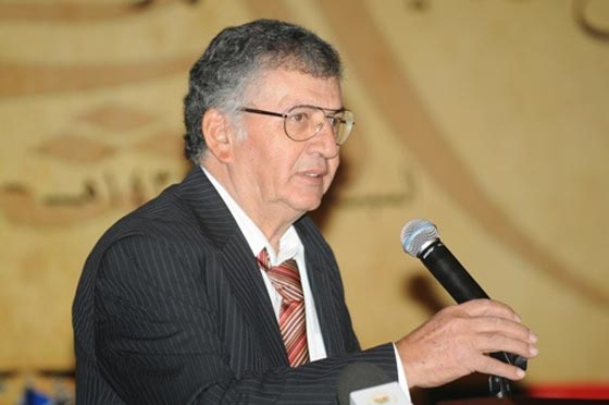 اليوم في ابو ظبي.. احياء ذكرى الشاعر الراحل سميح القاسم صورة رقم 1