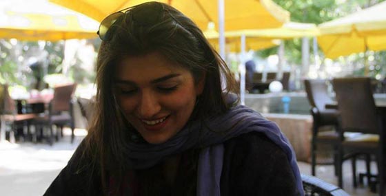  محاولة بريطانية مشاهدة مباراة في ايران افضت بها للاعتقال والسجن!!  صورة رقم 4