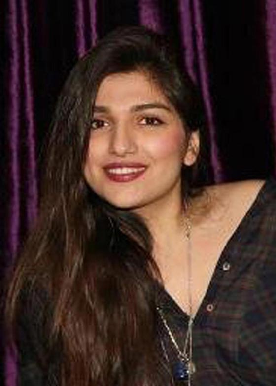  محاولة بريطانية مشاهدة مباراة في ايران افضت بها للاعتقال والسجن!!  صورة رقم 6