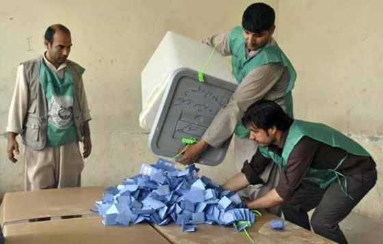 اقصاء شرطيين عن عملهما لاتهامهما رضيع (10 اشهر) بعرقلة الانتخابات صورة رقم 1