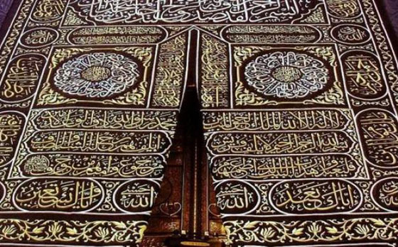 صور استبدال كسوة الكعبة المشرفة من ايام الخلفاء الراشدين لغاية اليوم صورة رقم 6