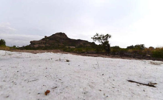 في عز الصيف.. ثلوج تكسو جبال عسير بالسعودية  صورة رقم 1