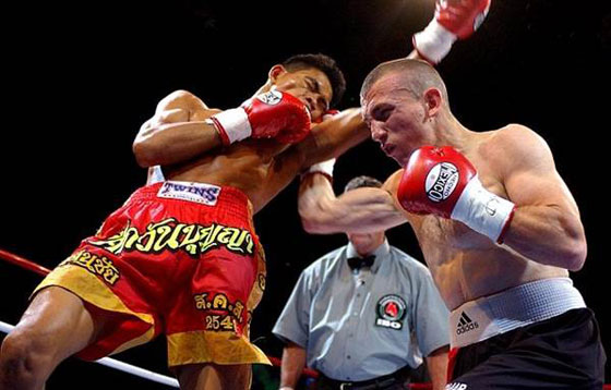 بالصور.. ملاكمون استراليون يتفاخرون بقطع الرؤوس في سوريا!! صورة رقم 2