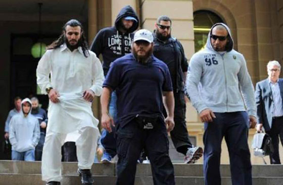 بالصور.. ملاكمون استراليون يتفاخرون بقطع الرؤوس في سوريا!! صورة رقم 3