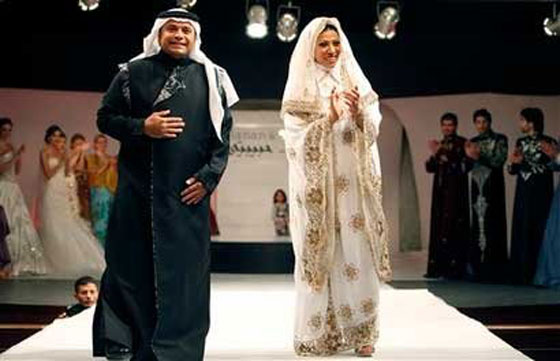 صور: مصمم ازياء سعودي يستعد لليوم الوطني بعرض ازياء يبرز الجمال والعراقة  صورة رقم 1