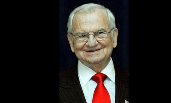 كيف وافق 10 مدراء بمستوى رفيع ان يكون راتبهم دولارا واحدا فقط؟ صورة رقم 10