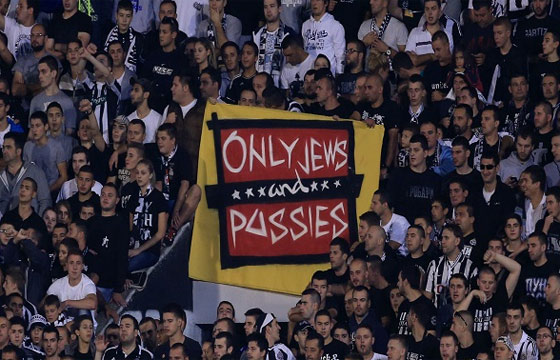 بالصور.. (فقط اليهود والعاهرات) شعار يفجر موجة غضب باوروبا صورة رقم 2