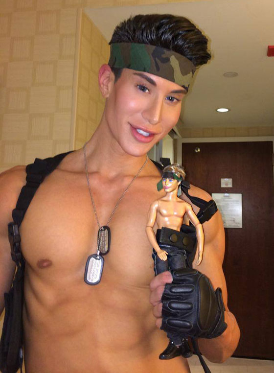 بالصور.. 100 عملية جراحية تجعل شابا شبيه الدمية (كين) صورة رقم 3