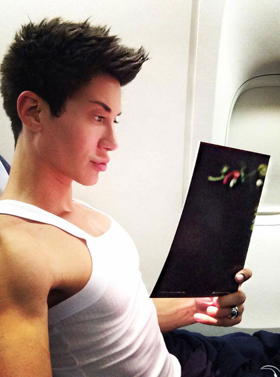 بالصور.. 100 عملية جراحية تجعل شابا شبيه الدمية (كين) صورة رقم 9