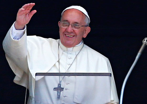 لأول مرة.. قلنسوة بابا الفاتيكان في مزاد علني صورة رقم 4