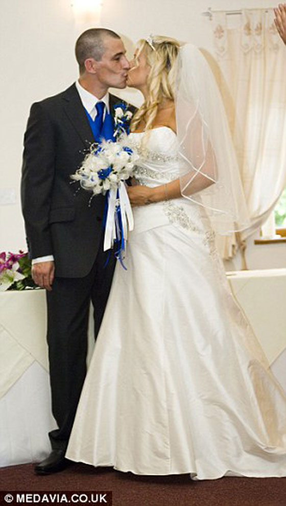 السمنة الزائدة تتسبب بتأجيل عروس لزفافها مدة 17 عاما!! صورة رقم 1