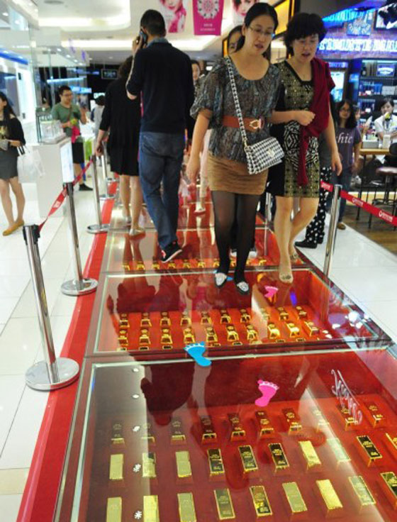 لجلب الحظ.. رصف ارضية مركز تجاري بالذهب الخالص في الصين صورة رقم 2