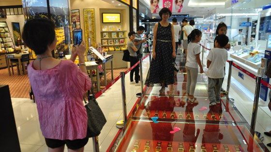 لجلب الحظ.. رصف ارضية مركز تجاري بالذهب الخالص في الصين صورة رقم 3