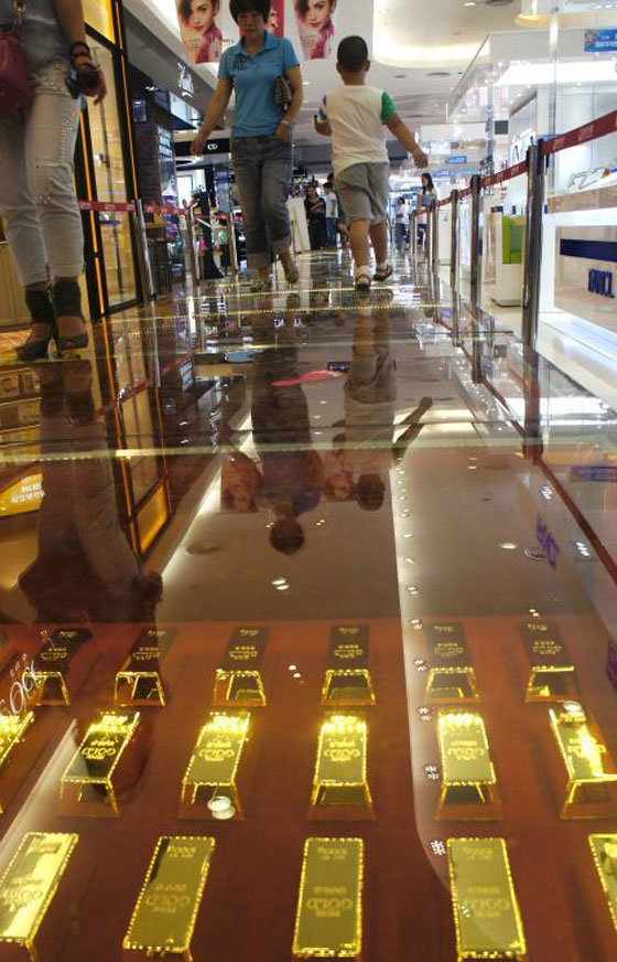 لجلب الحظ.. رصف ارضية مركز تجاري بالذهب الخالص في الصين صورة رقم 6