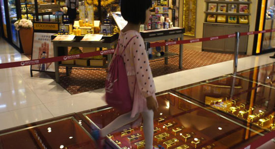 لجلب الحظ.. رصف ارضية مركز تجاري بالذهب الخالص في الصين صورة رقم 7