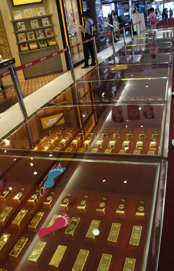 لجلب الحظ.. رصف ارضية مركز تجاري بالذهب الخالص في الصين صورة رقم 9