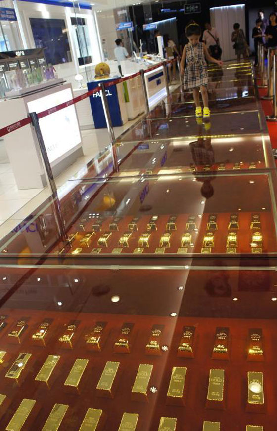 لجلب الحظ.. رصف ارضية مركز تجاري بالذهب الخالص في الصين صورة رقم 10