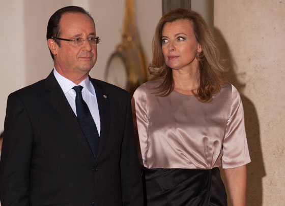 صديقة هولاند السابقة تقضحه في كتاب وتحقق ارباحا طائلة صورة رقم 5