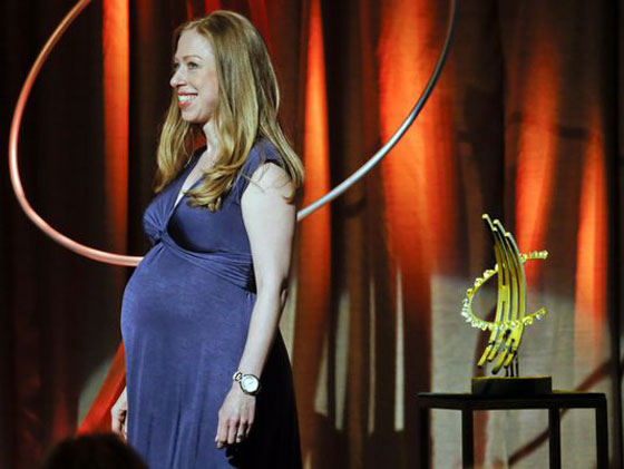  الكلينتونيون يرزقون بأول حفيدة للابنة الوحيدة تشيلسي صورة رقم 1