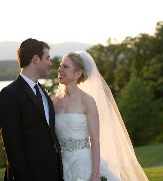  الكلينتونيون يرزقون بأول حفيدة للابنة الوحيدة تشيلسي صورة رقم 3