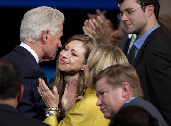  الكلينتونيون يرزقون بأول حفيدة للابنة الوحيدة تشيلسي صورة رقم 4