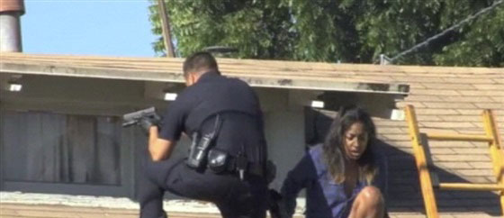 صور.. متشرد يقتحم منزل ممثلة امريكية وتصاب بحالة ذعر صورة رقم 6