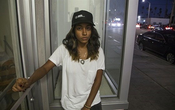 صور.. متشرد يقتحم منزل ممثلة امريكية وتصاب بحالة ذعر صورة رقم 10