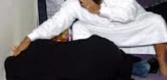 بين الرقية والشعوذة.. فض بكارتها بإدعاء ان الجن يقبع في رحمها!! صورة رقم 1