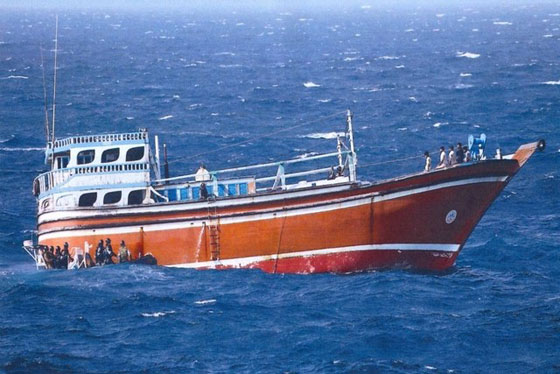 شرطة دبي تحبط اكبر عملية تهريب حشيش في العالم من البحر صورة رقم 1