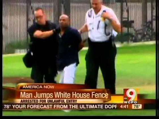 جلسة استجواب ساخنة.. كيف اقتحم عمر البيت الابيض وهو مسلح بسكين؟ صورة رقم 3