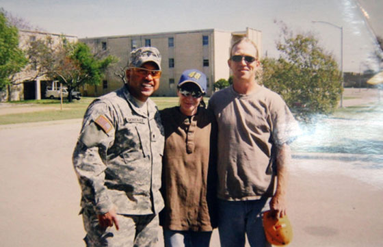 جلسة استجواب ساخنة.. كيف اقتحم عمر البيت الابيض وهو مسلح بسكين؟ صورة رقم 4