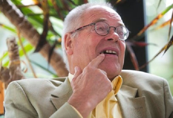 السن بالعين.. ضرير الماني يرى النور من خلال ناب زرع في عينه! صورة رقم 1