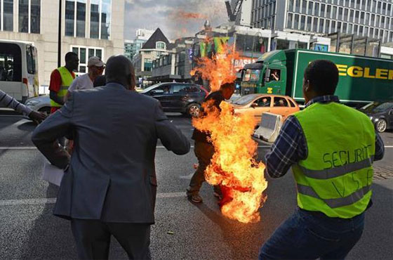 متظاهر لبناني يحرق نفسه في بلجيكا صورة رقم 1