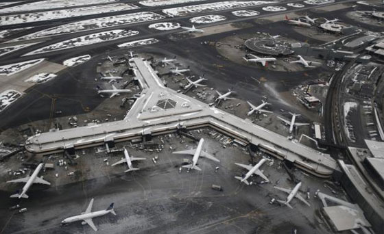 تقيؤ مسافر يضع طائرة وركابها ايضا في الحجر الصحي!! صورة رقم 2