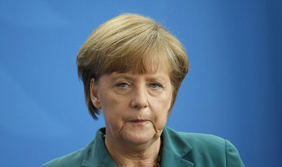 من خزانة الاسرار.. ميركل عملت نادلة واعجزها الاكل بالشوكة والسكين!! صورة رقم 5