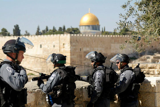 محاولة شرسة لمنع المسلمين من دخول الاقصى في عيد العرش التلمودي صورة رقم 4